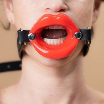 BDSM кляп-расширитель для рта силиконовые губы на ремешке для ролевых игр 1848139687 фото