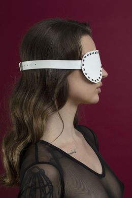 Маска на глаза с заклепками Feral Feelings - Blindfold Mask, натуральная кожа, белая 1259127431 фото
